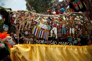 Foto de um bumba meu boi.