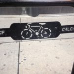 Foto de uma vaga especial para bicicletas.