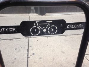 Foto de uma vaga especial para bicicletas.